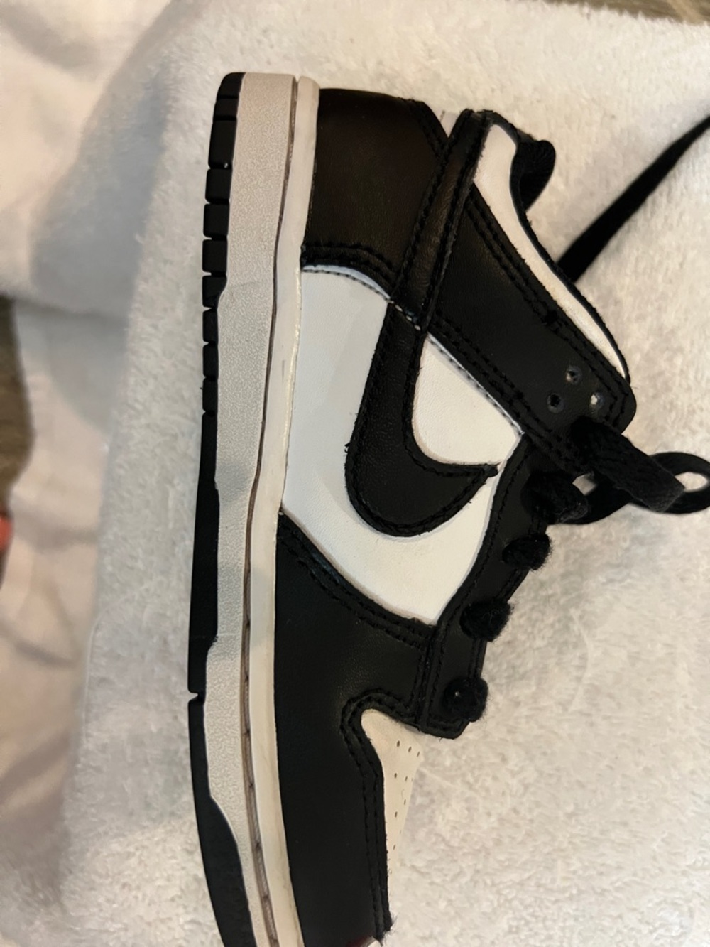 Nike Kids Black and White Low-Top Sneakers - Picture 8 of 8